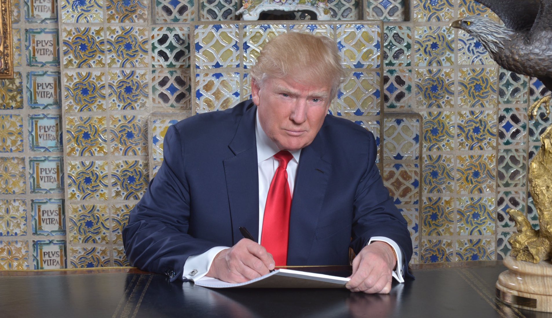 Donald Trump really, really wants you to think he's writing his ...